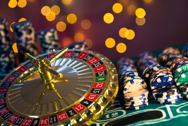 fujiwin slot game interface showing Aviator multiplier and crash-prediction mechanics